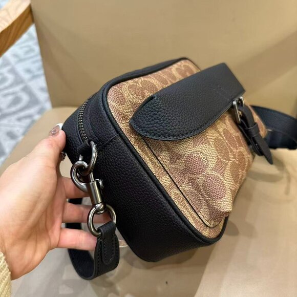 COACH Men's Monogram Warner Crossbody Bag, size 21.5 × 15.5 × 6.5cm - Picture 3 of 9